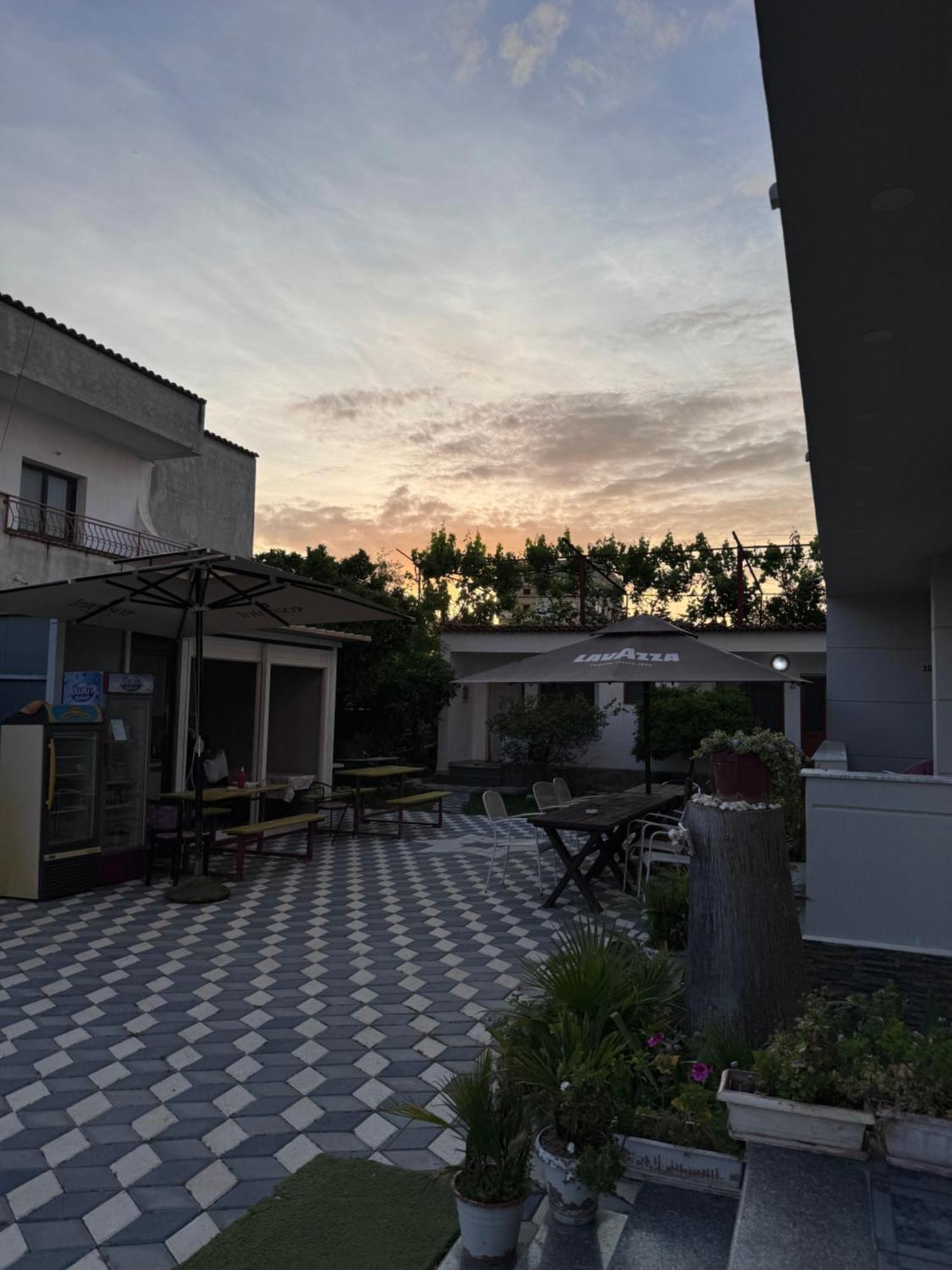 Отель Vila Cano Дуррес Экстерьер фото
